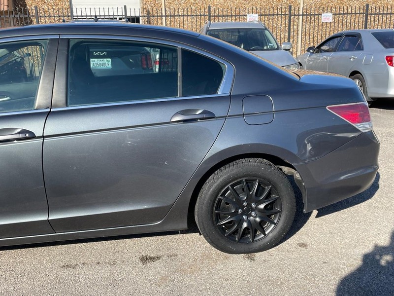 Honda Accord Sedan Vehicle Full-screen Gallery Image 03