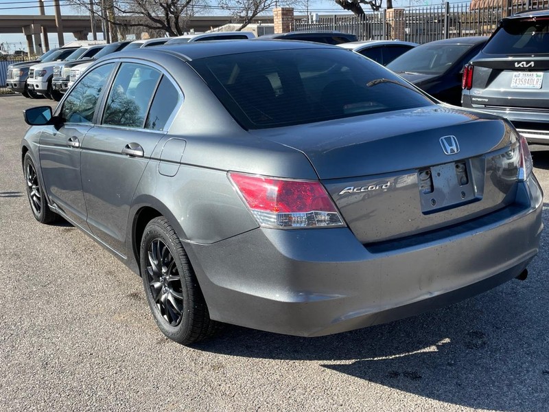 Honda Accord Sedan Vehicle Full-screen Gallery Image 04