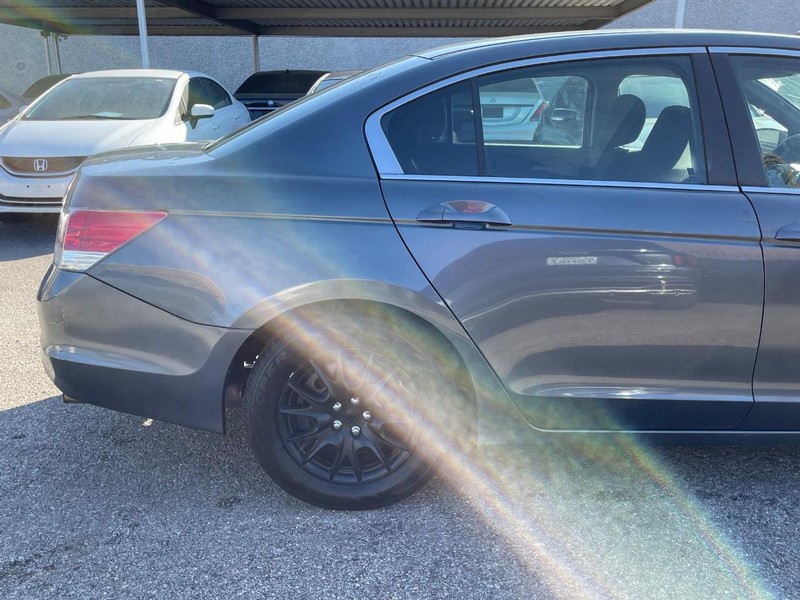 Honda Accord Sedan Vehicle Full-screen Gallery Image 08