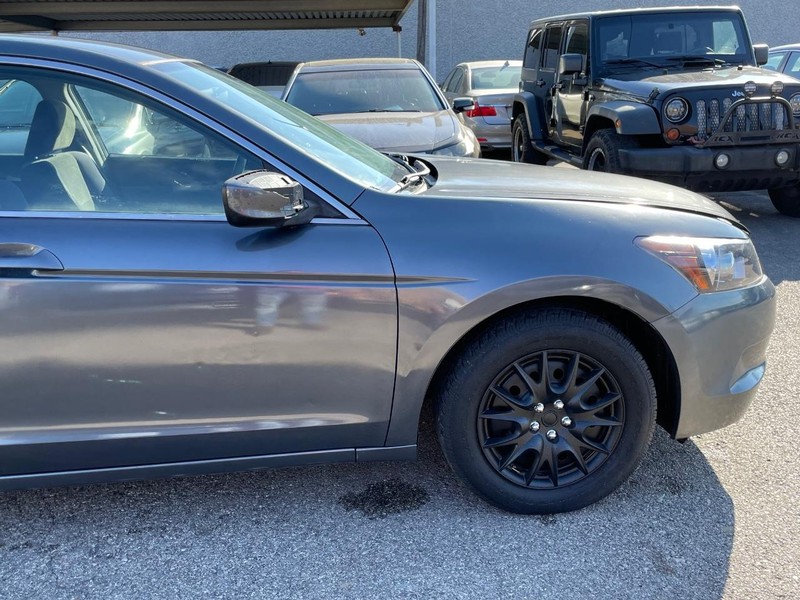 Honda Accord Sedan Vehicle Full-screen Gallery Image 09