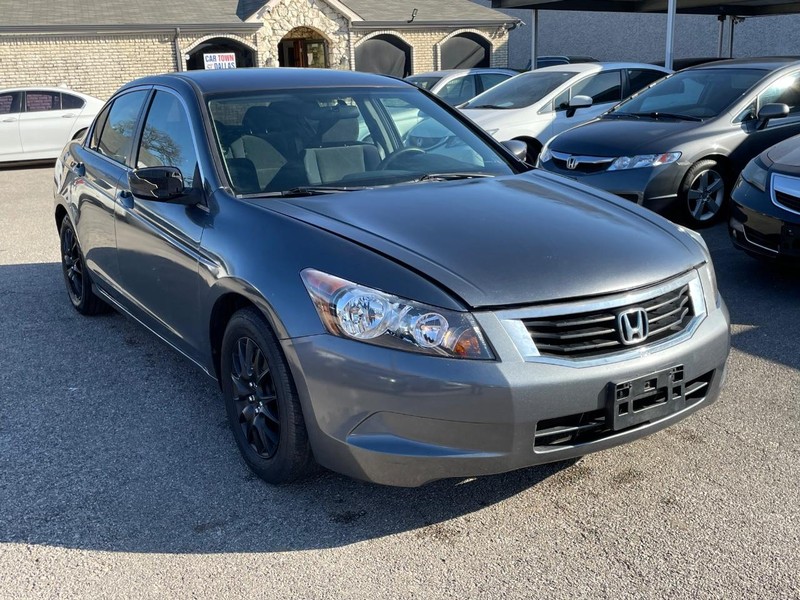 Honda Accord Sedan Vehicle Full-screen Gallery Image 11