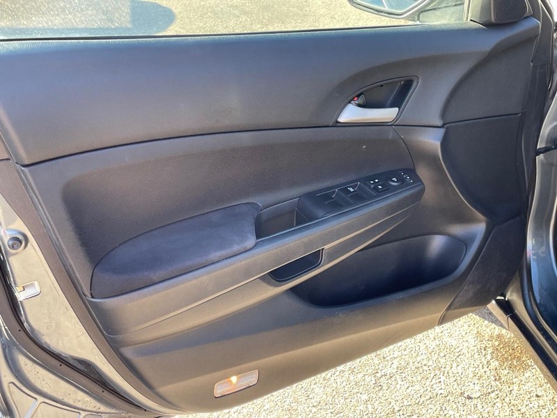 Honda Accord Sedan Vehicle Full-screen Gallery Image 13