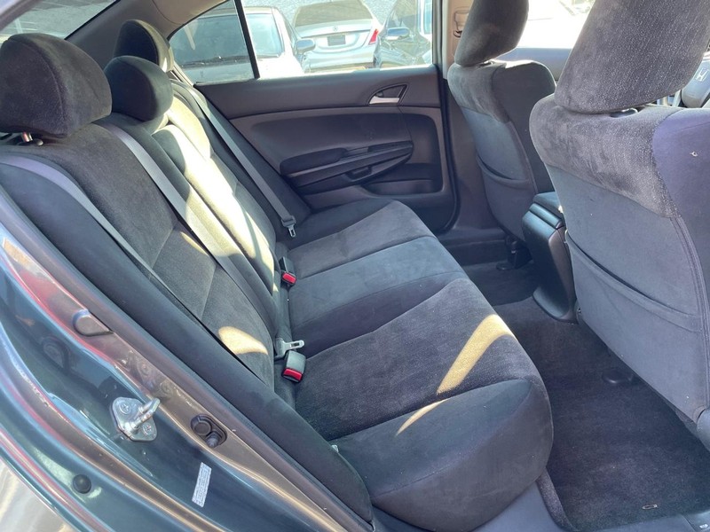 Honda Accord Sedan Vehicle Full-screen Gallery Image 19