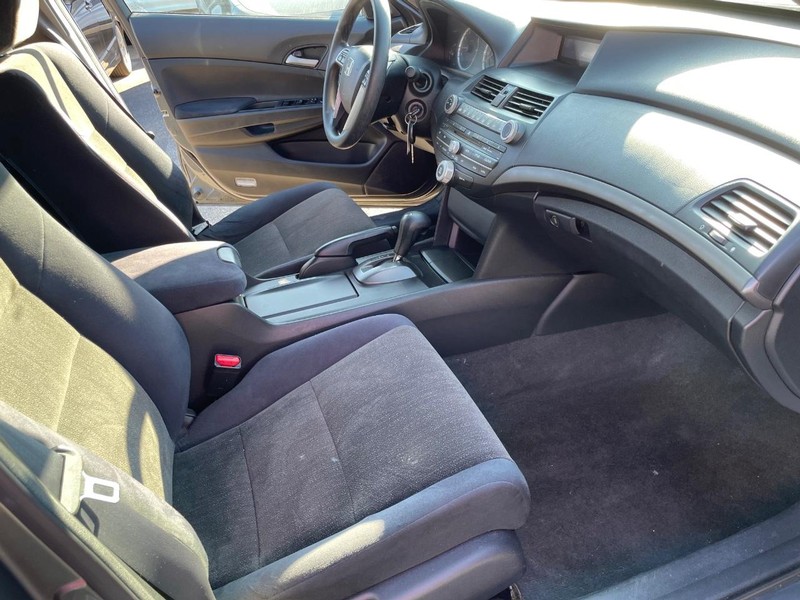 Honda Accord Sedan Vehicle Full-screen Gallery Image 22