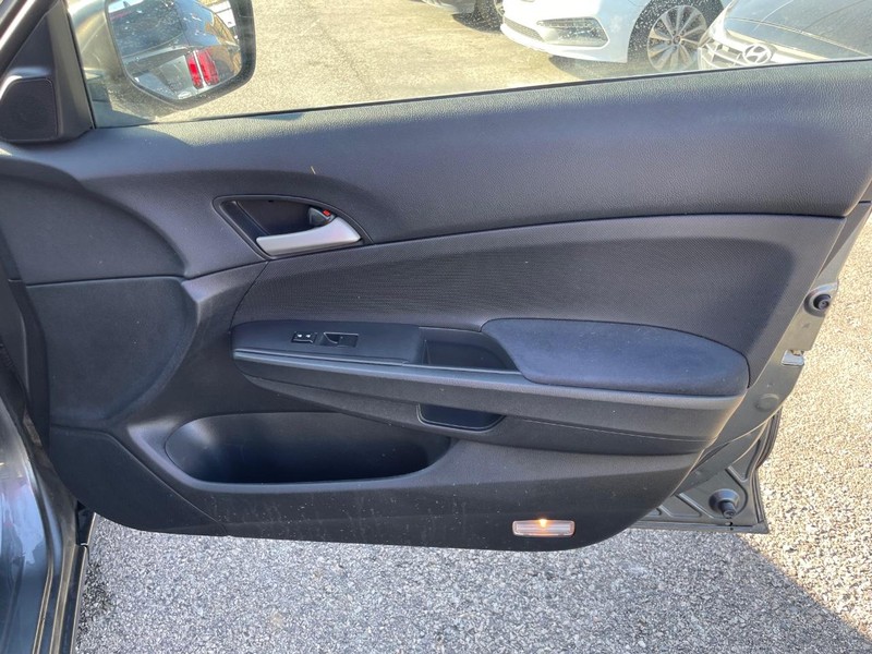 Honda Accord Sedan Vehicle Full-screen Gallery Image 23