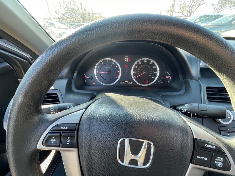 Honda Accord Sedan Vehicle Full-screen Gallery Image 24