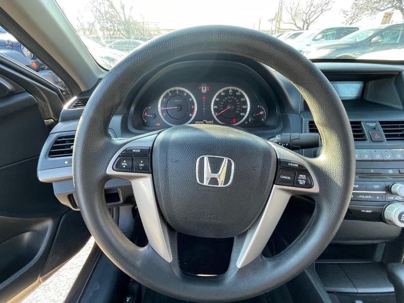 Honda Accord Sedan Vehicle Full-screen Gallery Image 25