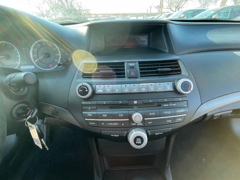 Honda Accord Sedan Vehicle Full-screen Gallery Image 26