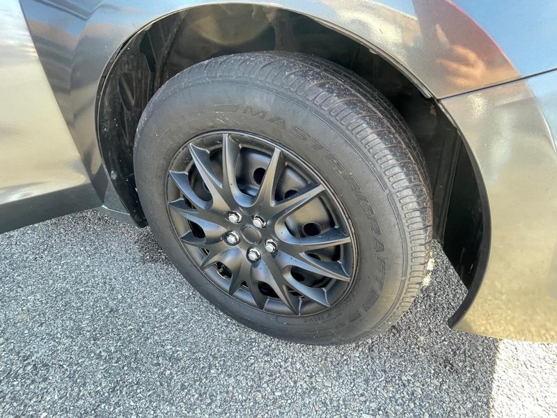 Honda Accord Sedan Vehicle Full-screen Gallery Image 27