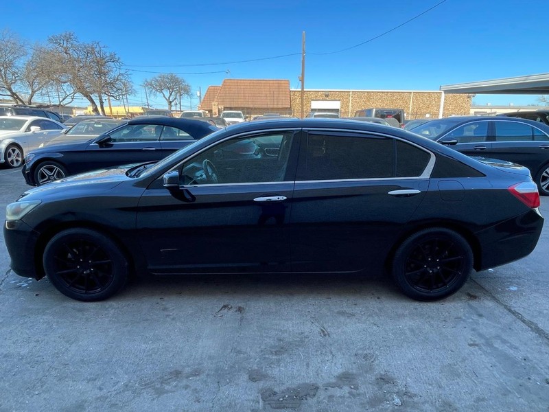 Honda Accord Sedan Vehicle Full-screen Gallery Image 02