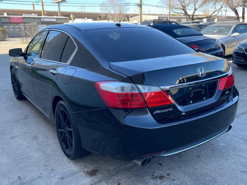 Honda Accord Sedan Vehicle Full-screen Gallery Image 03