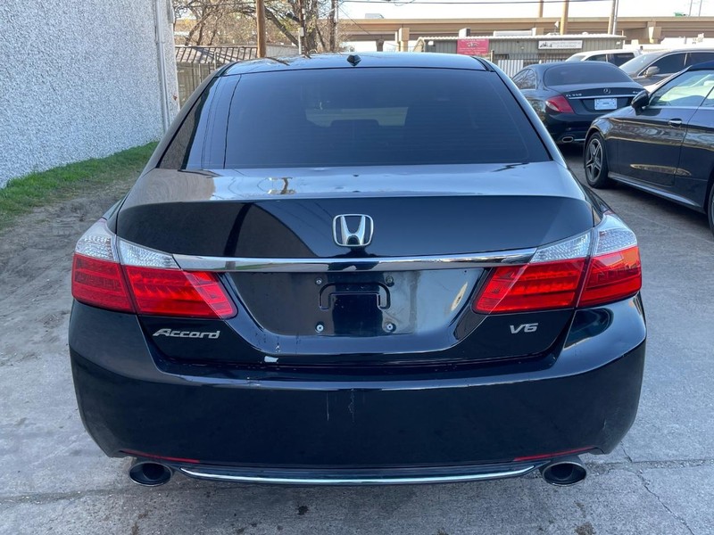 Honda Accord Sedan Vehicle Full-screen Gallery Image 04