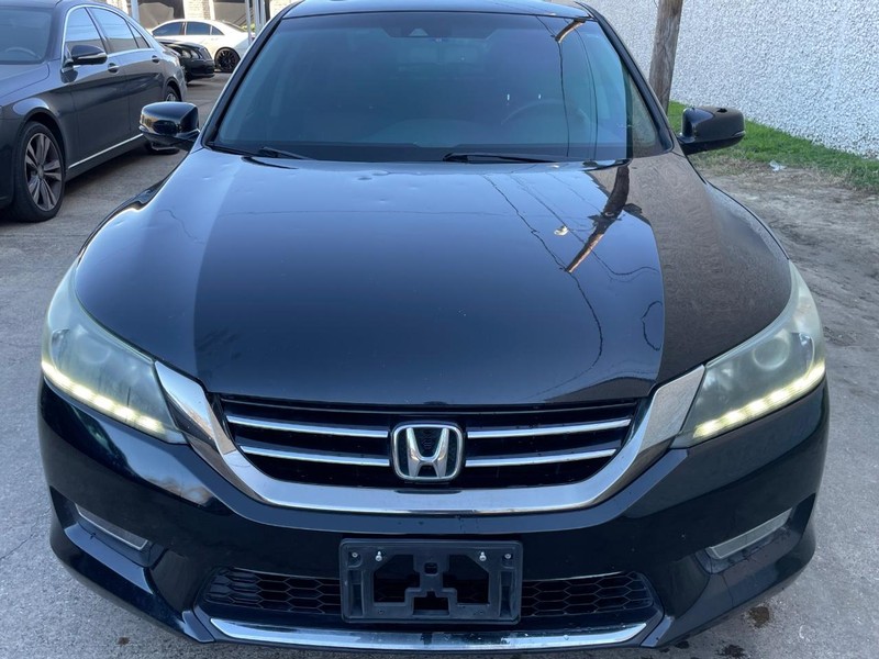 Honda Accord Sedan Vehicle Full-screen Gallery Image 09