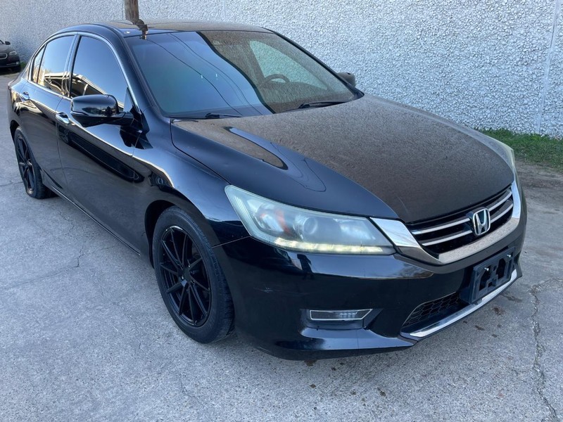 Honda Accord Sedan Vehicle Full-screen Gallery Image 11