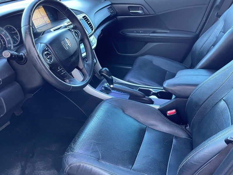 Honda Accord Sedan Vehicle Full-screen Gallery Image 14