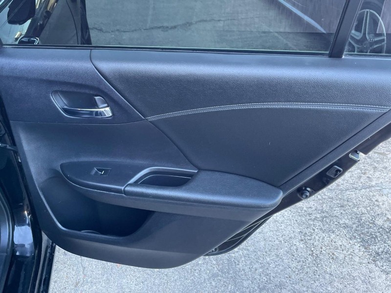 Honda Accord Sedan Vehicle Full-screen Gallery Image 18