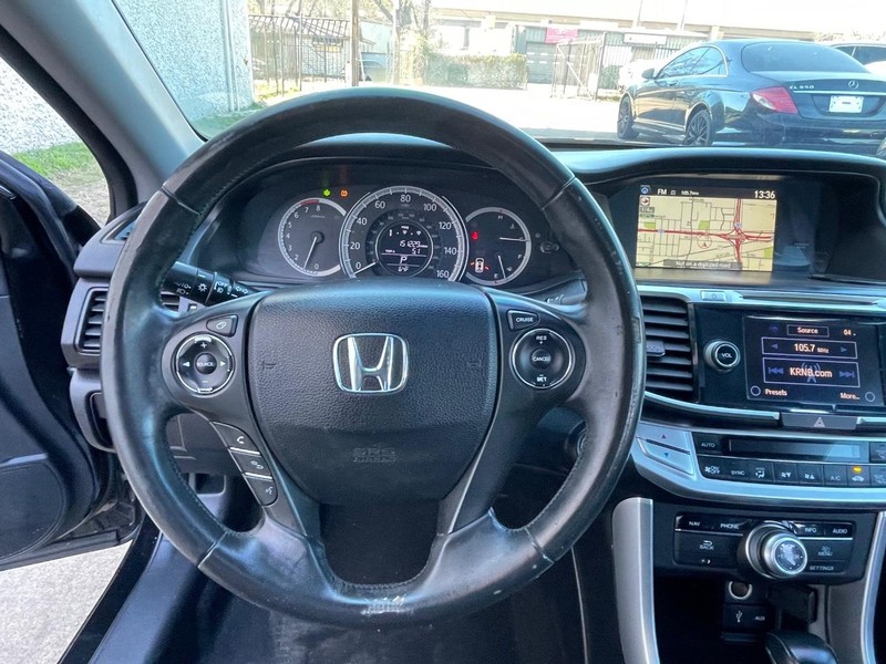 Honda Accord Sedan Vehicle Full-screen Gallery Image 19