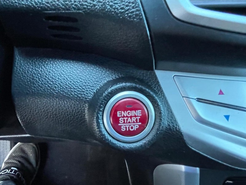 Honda Accord Sedan Vehicle Full-screen Gallery Image 28