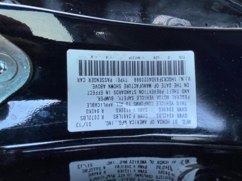 Honda Accord Sedan Vehicle Full-screen Gallery Image 30