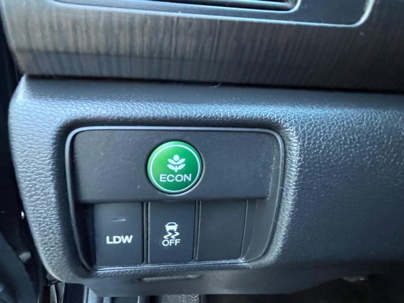 Honda Accord Sedan Vehicle Full-screen Gallery Image 31