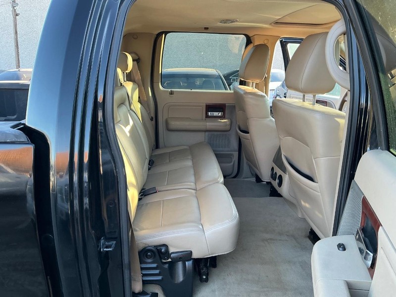 Ford F-150 Vehicle Full-screen Gallery Image 12