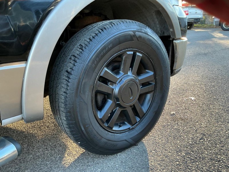 Ford F-150 Vehicle Full-screen Gallery Image 14