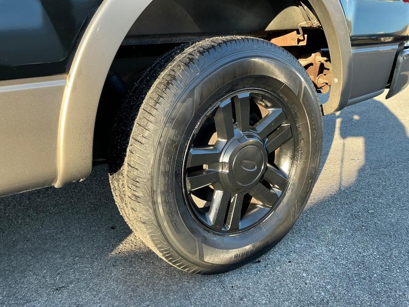 Ford F-150 Vehicle Full-screen Gallery Image 19