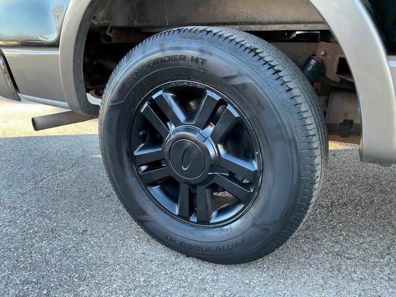 Ford F-150 Vehicle Full-screen Gallery Image 21