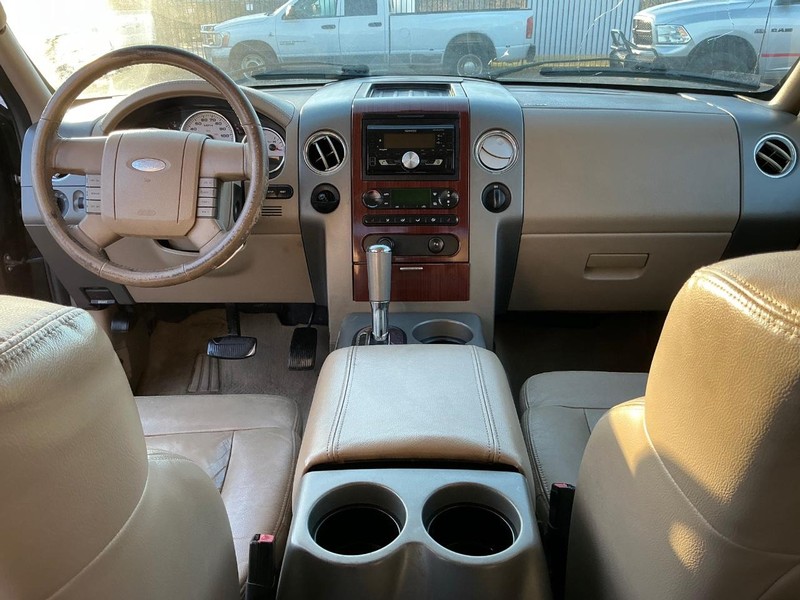 Ford F-150 Vehicle Full-screen Gallery Image 23