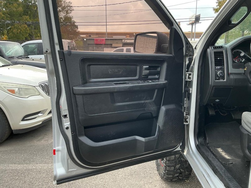 Ram 1500 Vehicle Full-screen Gallery Image 06