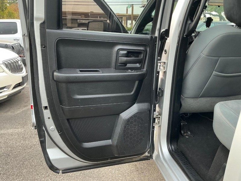 Ram 1500 Vehicle Full-screen Gallery Image 08