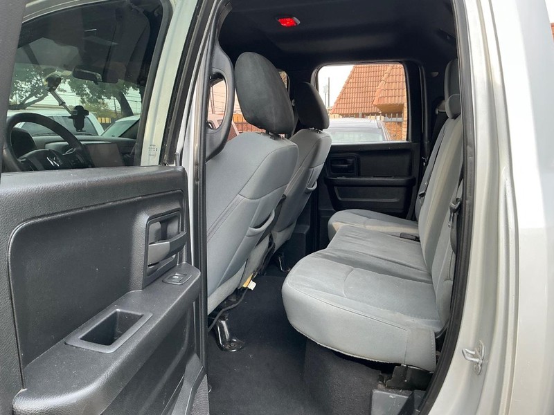 Ram 1500 Vehicle Full-screen Gallery Image 09