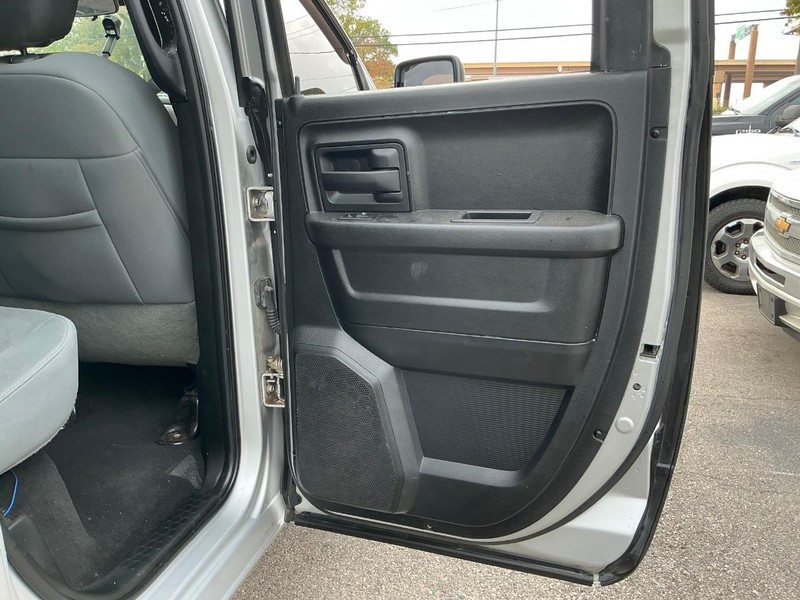 Ram 1500 Vehicle Full-screen Gallery Image 16