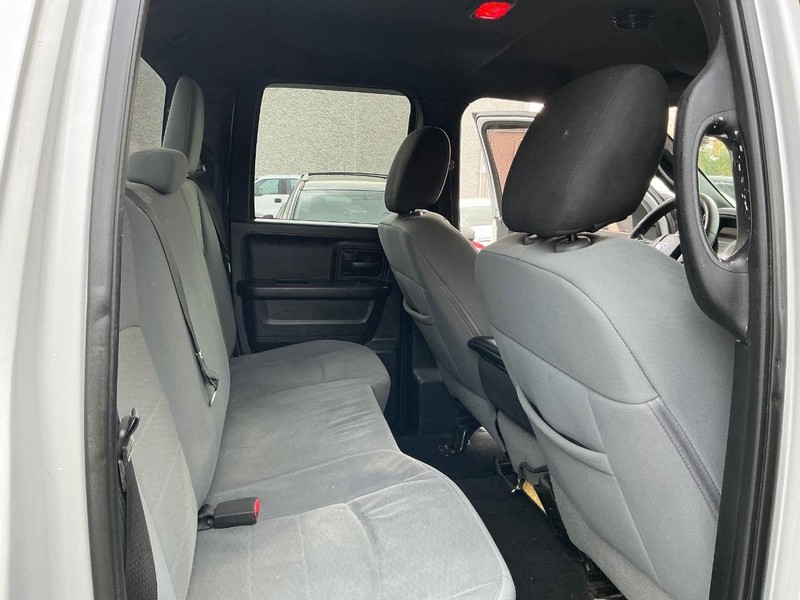 Ram 1500 Vehicle Full-screen Gallery Image 17