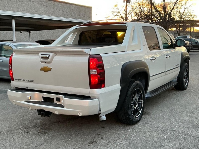 Chevrolet Avalanche Vehicle Full-screen Gallery Image 03