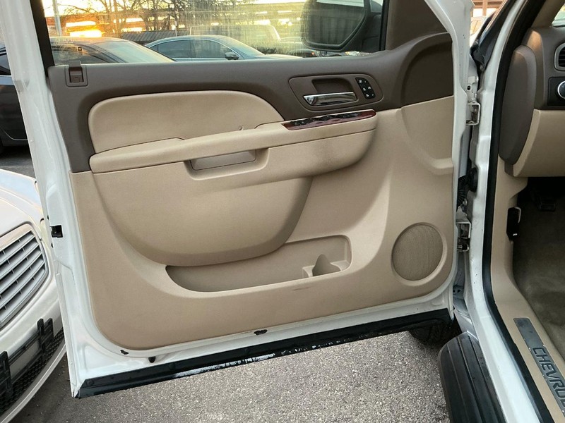 Chevrolet Avalanche Vehicle Full-screen Gallery Image 06