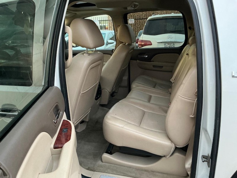 Chevrolet Avalanche Vehicle Full-screen Gallery Image 09