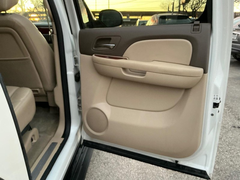 Chevrolet Avalanche Vehicle Full-screen Gallery Image 10