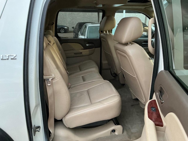 Chevrolet Avalanche Vehicle Full-screen Gallery Image 11