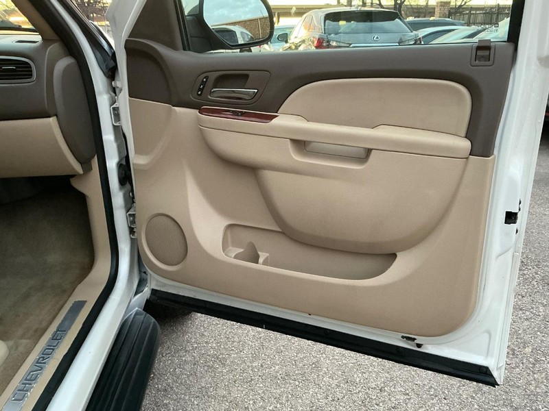 Chevrolet Avalanche Vehicle Full-screen Gallery Image 12