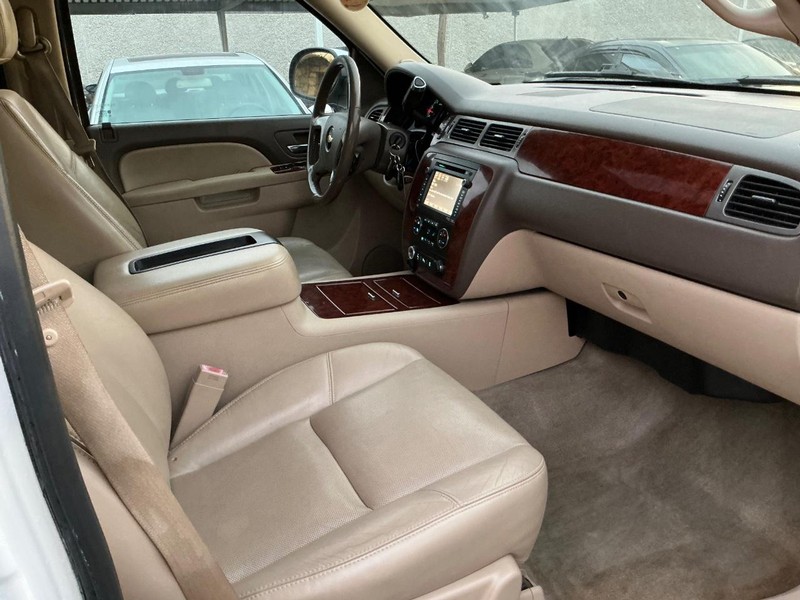 Chevrolet Avalanche Vehicle Full-screen Gallery Image 14