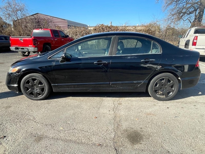 Honda Civic Sedan Vehicle Full-screen Gallery Image 03