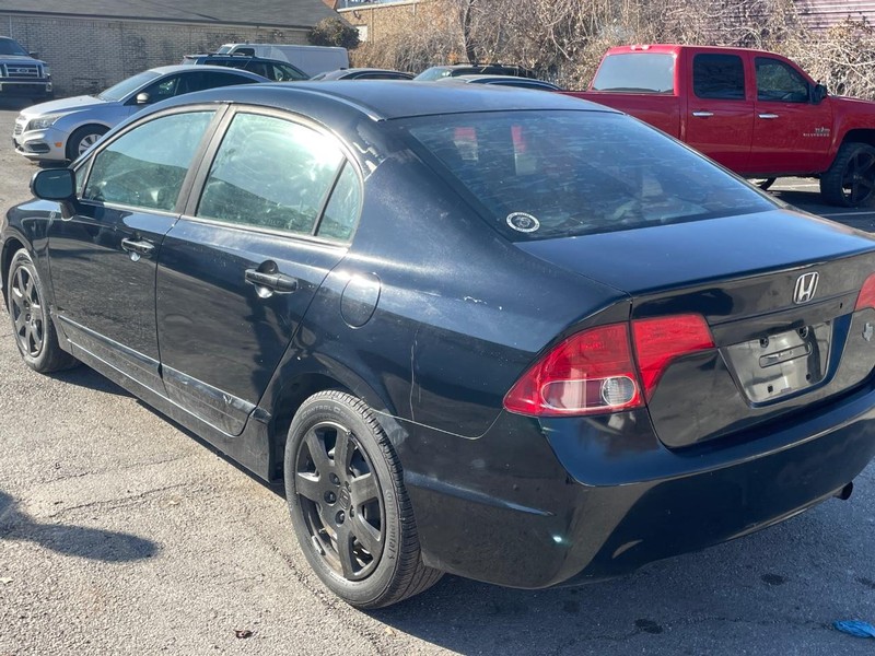 Honda Civic Sedan Vehicle Full-screen Gallery Image 04