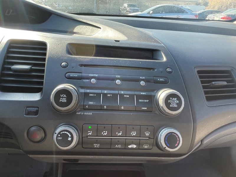 Honda Civic Sedan Vehicle Full-screen Gallery Image 19