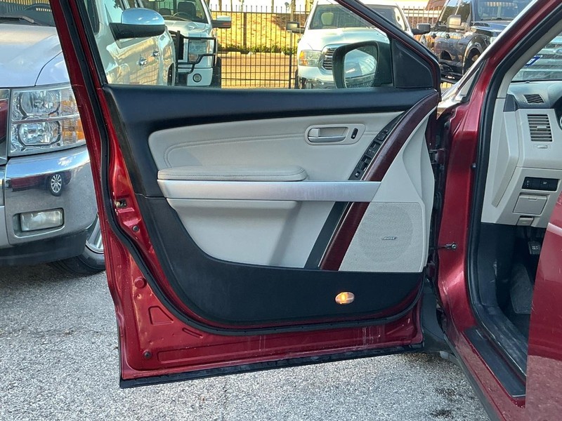 Mazda CX-9 Vehicle Full-screen Gallery Image 06