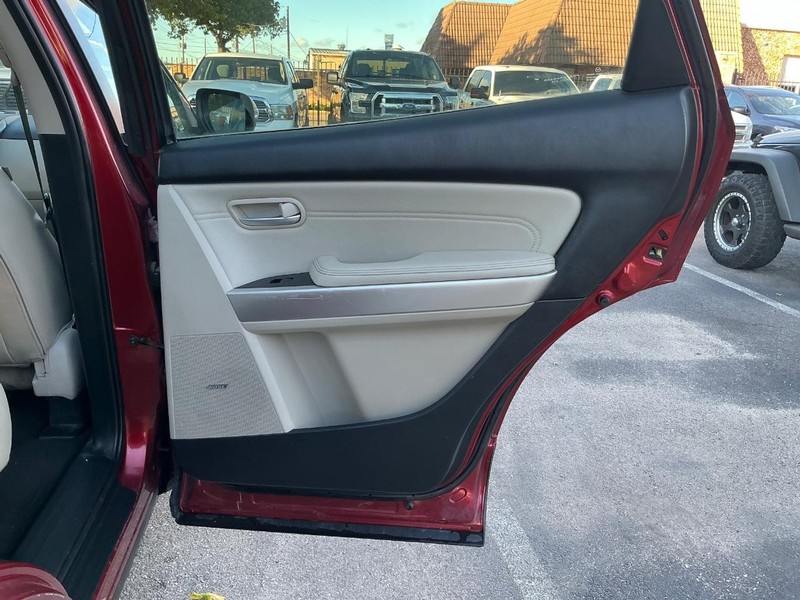 Mazda CX-9 Vehicle Full-screen Gallery Image 12