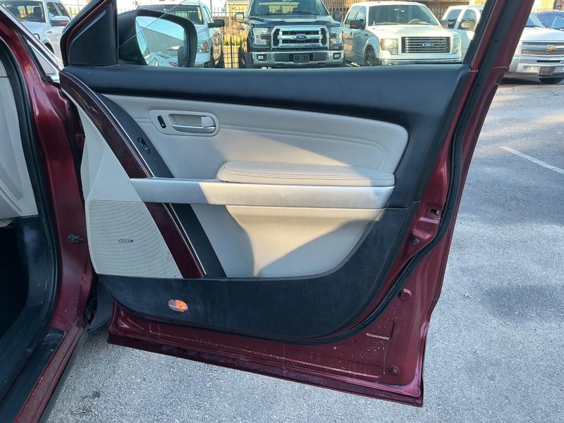 Mazda CX-9 Vehicle Full-screen Gallery Image 14