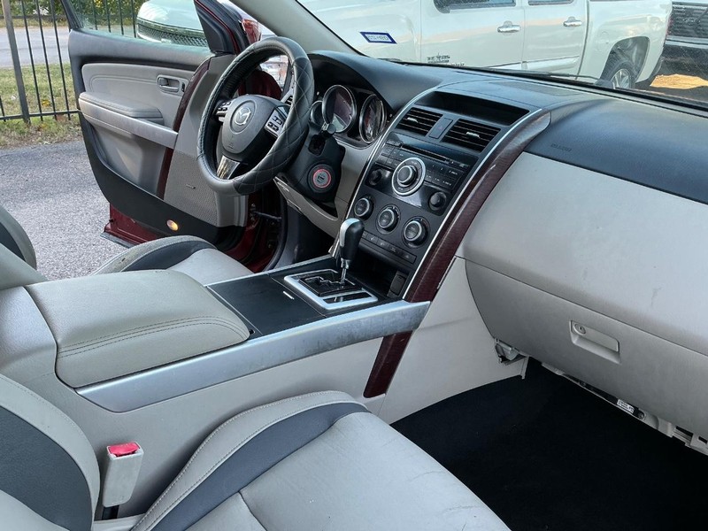 Mazda CX-9 Vehicle Full-screen Gallery Image 16