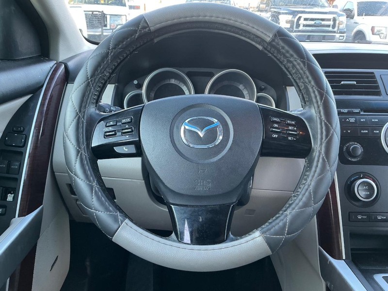 Mazda CX-9 Vehicle Full-screen Gallery Image 18