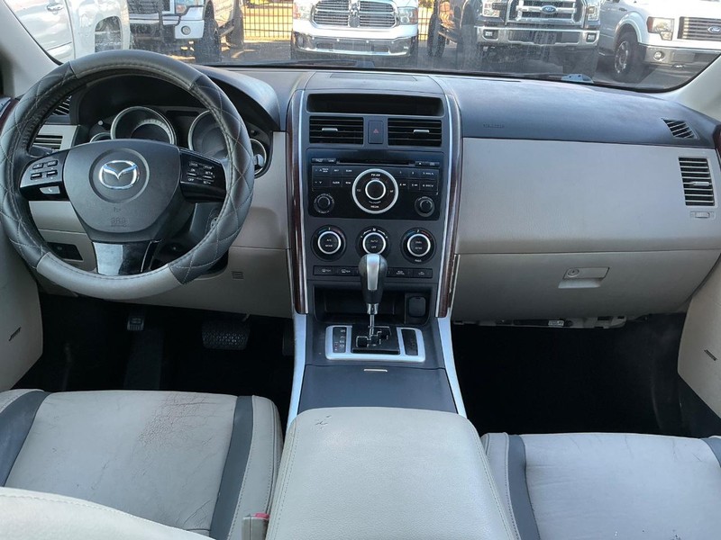 Mazda CX-9 Vehicle Full-screen Gallery Image 23